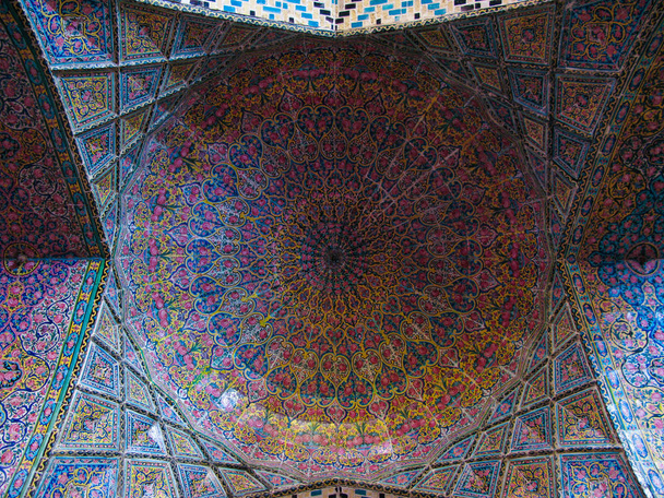 Mozaïek plafond van Nasir ol Molk moskee in Shiraz, Iran - Foto, afbeelding