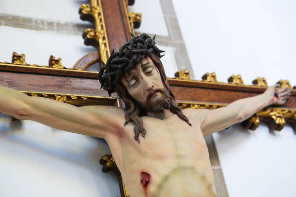 Jezus w Wielki Piątek - pomnik w katedrze Mechelen - Zdjęcie, obraz