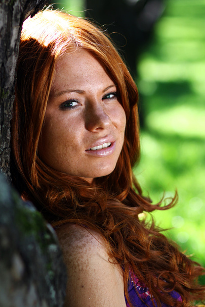 Red-haired girl in summer park - Foto, Imagen