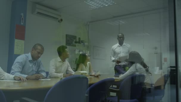 Geschäftsleute diskutieren Projekte - Filmmaterial, Video