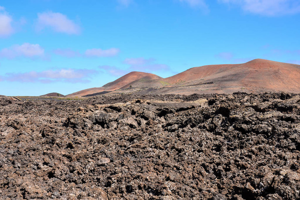 Vulkanische landschappen op de Canarische Eilanden Timanfaya Lanzarote Spanje - Foto, afbeelding