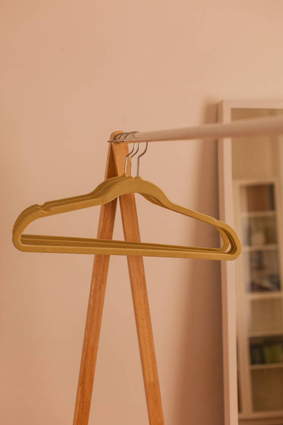 wooden clothes hanger - Foto, Imagen