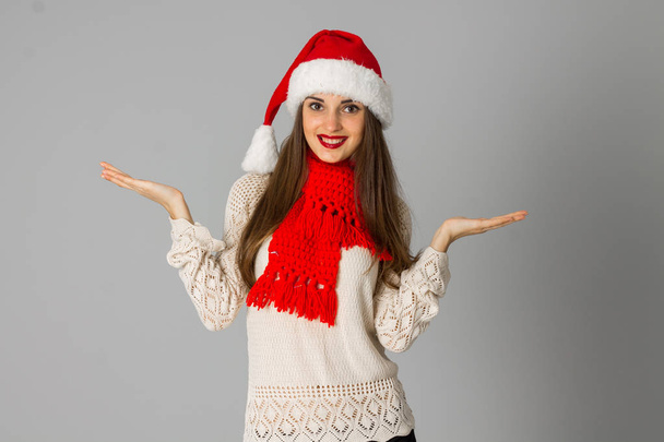 girl in santa hat and red scarf - Fotó, kép