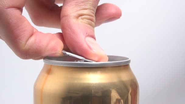 Opening tin of beer - Footage, Video