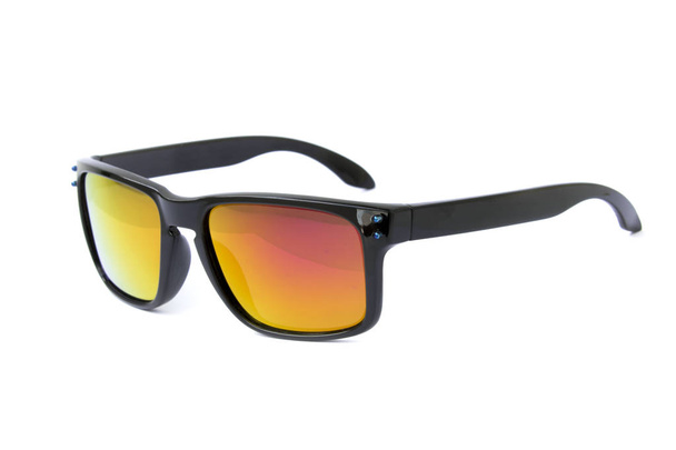 Сучасні модні сонцезахисні окуляри, ізольовані на білому тлі, Глас - Фото, зображення