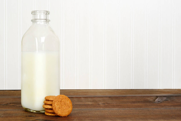 bottle of milk with cookies - Foto, Imagem