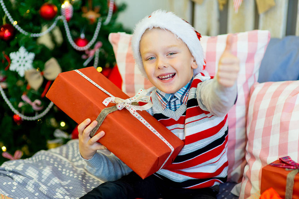 happy child boy with Christmas gifts - 写真・画像