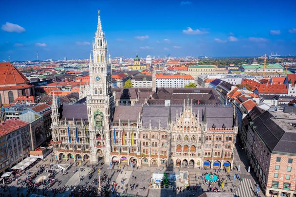 Vista aérea del ayuntamiento de Marienplatz en Munich, Alemania
 - Foto, imagen