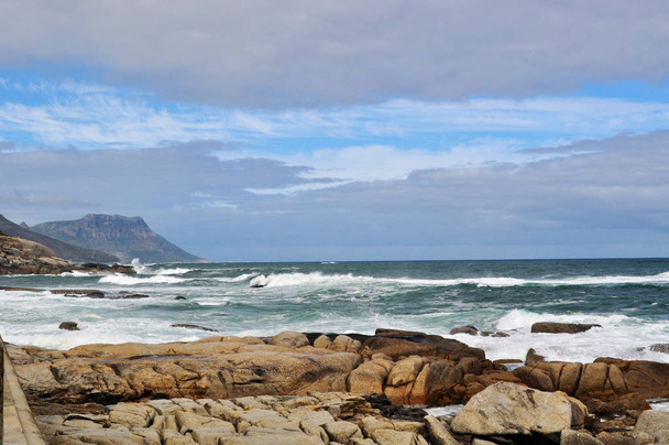 Південна Африка: southafrican краєвид видно з пляжу Sea Point, один з найбільш багатих і густонаселених передмістях Cape Town - Фото, зображення
