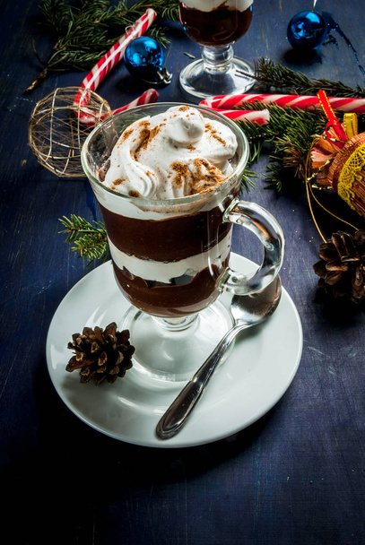 Dessert in a cup: hot chocolate, ice cream, whipped cream and cinnamon.  - Фото, изображение