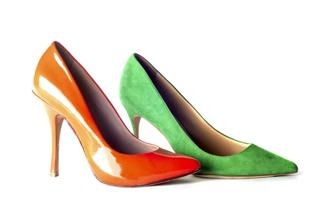 yüksek topuklar üzerinde parlak, çok renkli kadın ayakkabı - Fotoğraf, Görsel