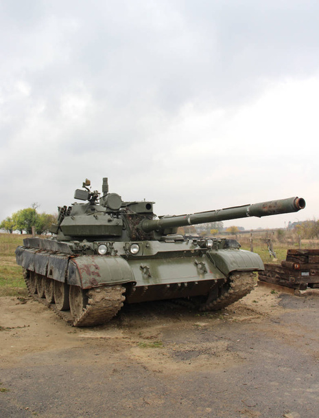 Armáda tank v deštivém počasí  - Fotografie, Obrázek