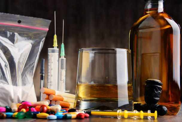 Sustancias adictivas, incluyendo alcohol, cigarrillos y drogas - Foto, imagen