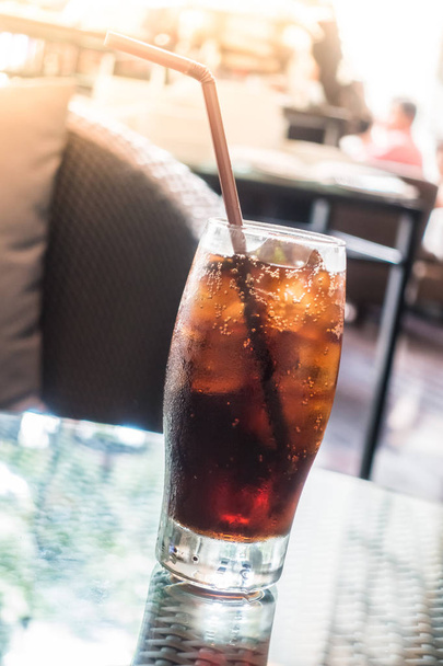 Iced cola glas - Foto, afbeelding