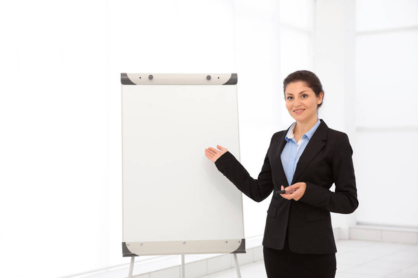 Business trainer giving presentation  - Foto, Bild