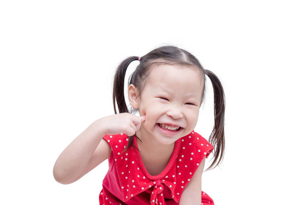 Petite fille souriant sur blanc
  - Photo, image