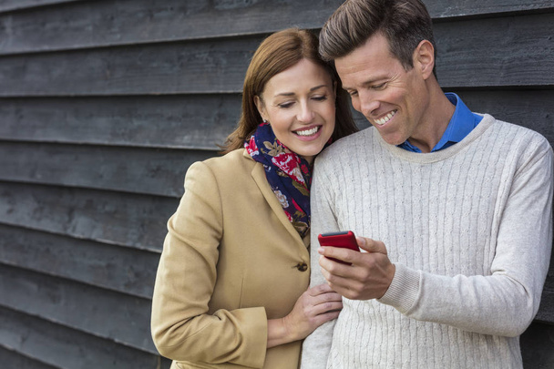 Happy Middle Aged Man Woman Couple Using Cell Mobile Phone - Foto, Bild