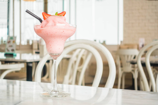 Strawberry smoothies glass  - Fotoğraf, Görsel