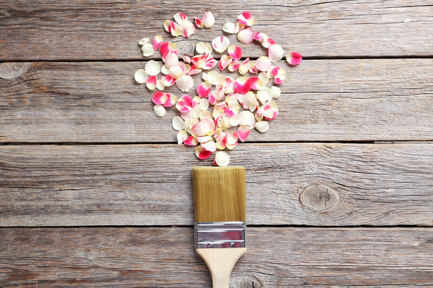 Rose petals and paintbrush - Fotografie, Obrázek