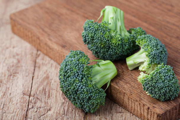 fresh broccoli on a wooden table - Φωτογραφία, εικόνα
