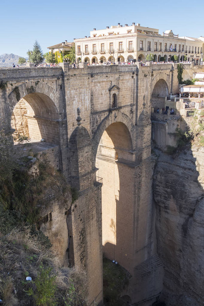 Nový most přes řeku Guadalevin v Ronda, Malaga, Španělsko. Populaci - Fotografie, Obrázek