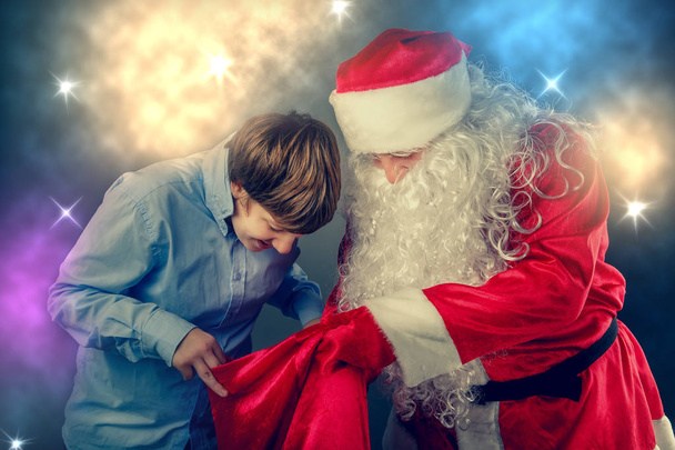 Autentické Santa Claus přinesl dárky. - Fotografie, Obrázek