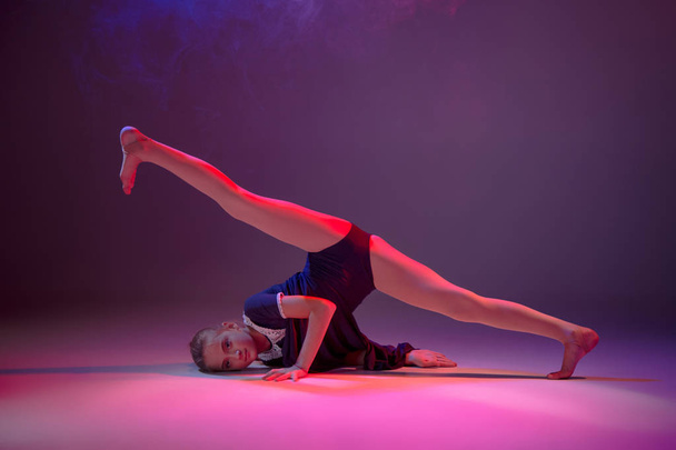 The teen modern ballet dancer - Fotó, kép
