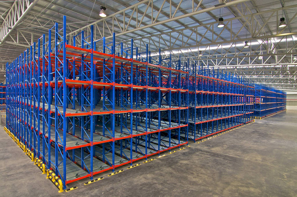 Sistema de almacenamiento estanterías estanterías de paletas de metal en warehous
 - Foto, imagen