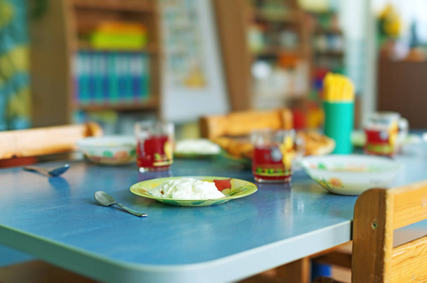Heure des repas à la maternelle
. - Photo, image