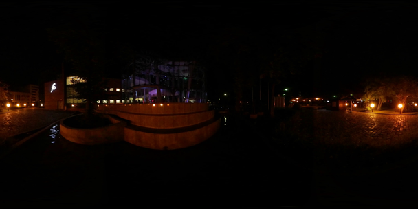 Vídeo 360Vr Opole Filharmonia Night Cityscape Cobblestone Fountain Tourist Opole City Shooting Durante a Praça da Hora Azul da Cidade Turismo na Polônia
 - Filmagem, Vídeo