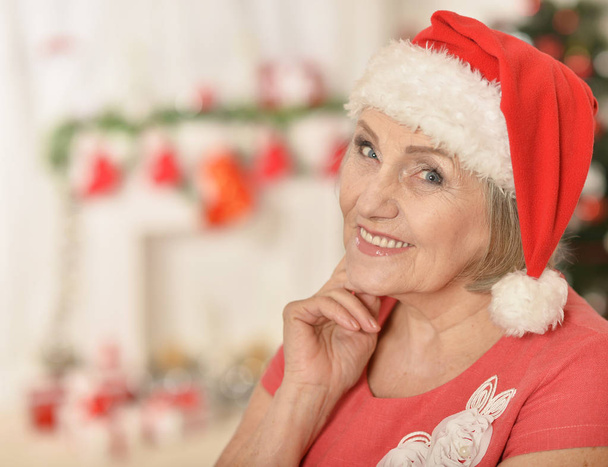 Senior woman in Santa hat - Фото, зображення