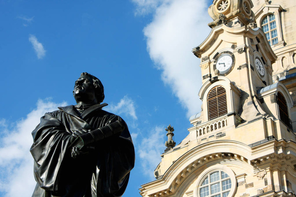 Monumento a Martín Lutero en Dresde (Alemania)
) - Foto, imagen