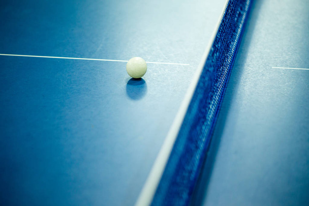 Blue ping pong tennis table - Foto, afbeelding