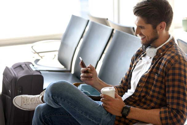 Joyful male tourist waiting for flight - Photo, Image