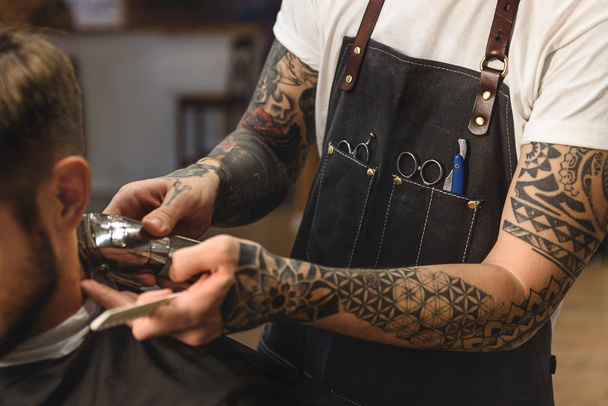 equipment of barber on the apron - Foto, Bild