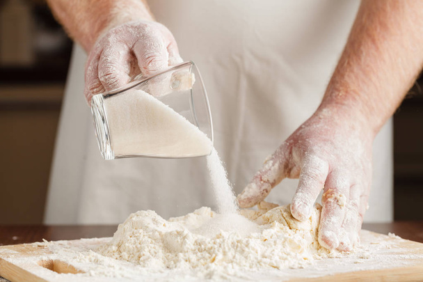flour pours from a glass plate in preparation for test - Fotoğraf, Görsel