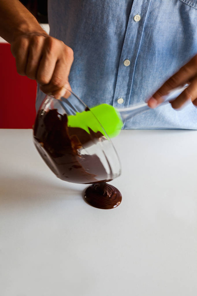 Tempering Delicious Chocolate - Fotó, kép