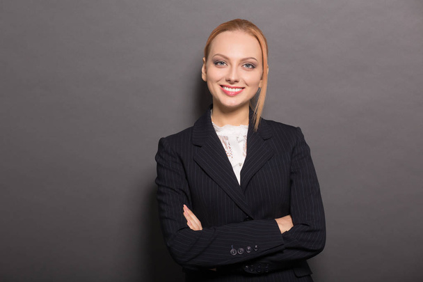 Business woman posing in studio - Fotografie, Obrázek