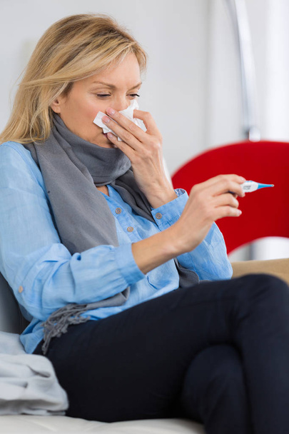 sick woman sneeze and woman - Foto, imagen