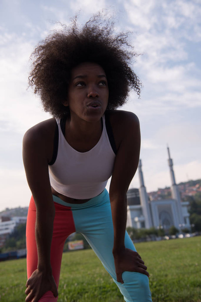 sporty young african american woman running outdoors - Zdjęcie, obraz