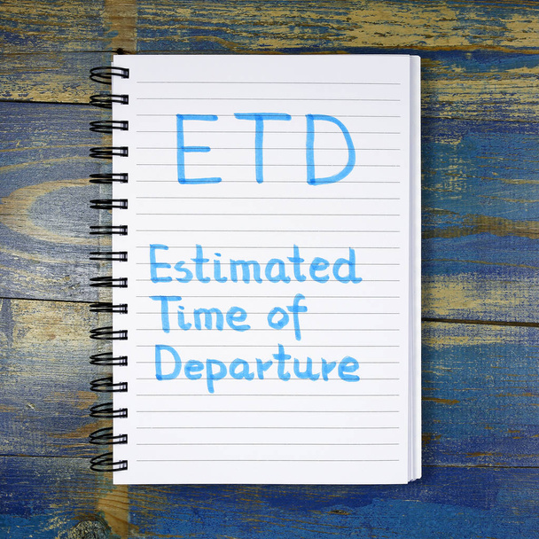 ETD- Estimation de l'heure de départ acronyme écrit dans un cahier sur fond en bois
 - Photo, image