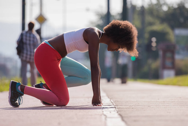sporty young african american woman stretching  - Φωτογραφία, εικόνα
