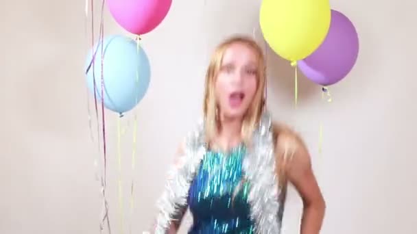 woman dancing with shiny brace string - Video, Çekim