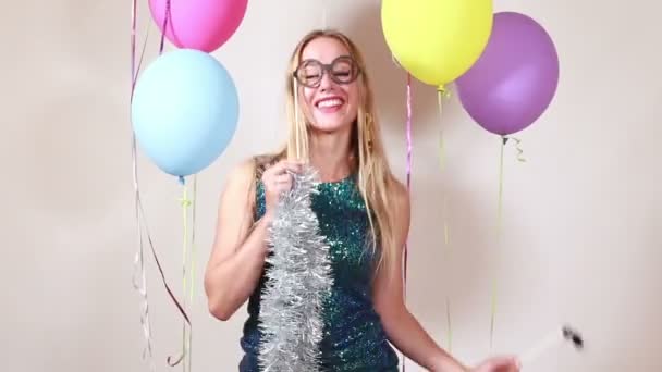 woman having fun in party photo booth - Materiał filmowy, wideo