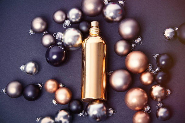Gouden geschenk parfumfles  - Foto, afbeelding