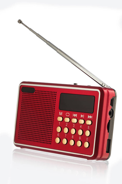 Retro eski radyo beyaz izole - Fotoğraf, Görsel
