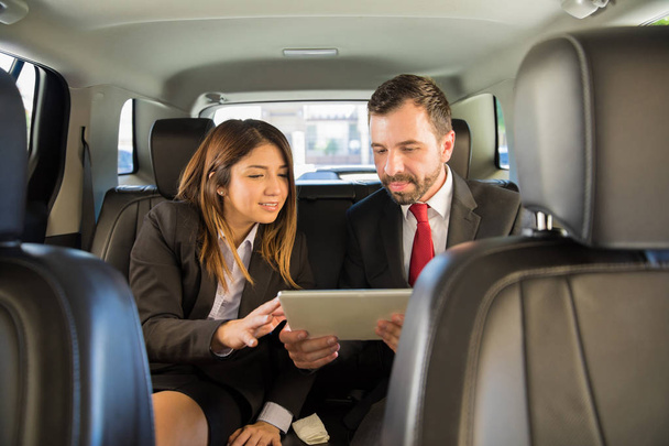 businesspeople traveling by car - Foto, Imagen