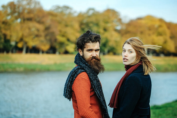 Young couple in autumn park - Fotoğraf, Görsel
