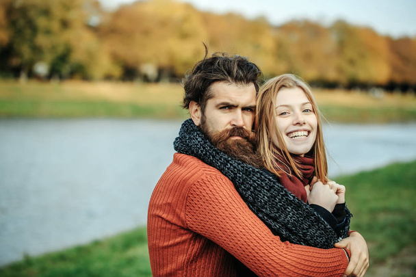 Young couple in autumn park - Fotografie, Obrázek