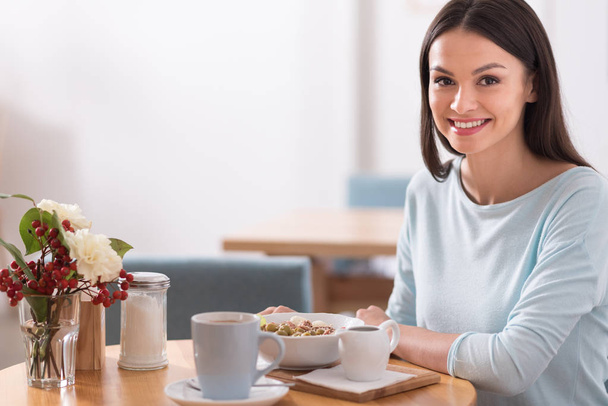 Beautiful woman having a meal in  cafe. - 写真・画像
